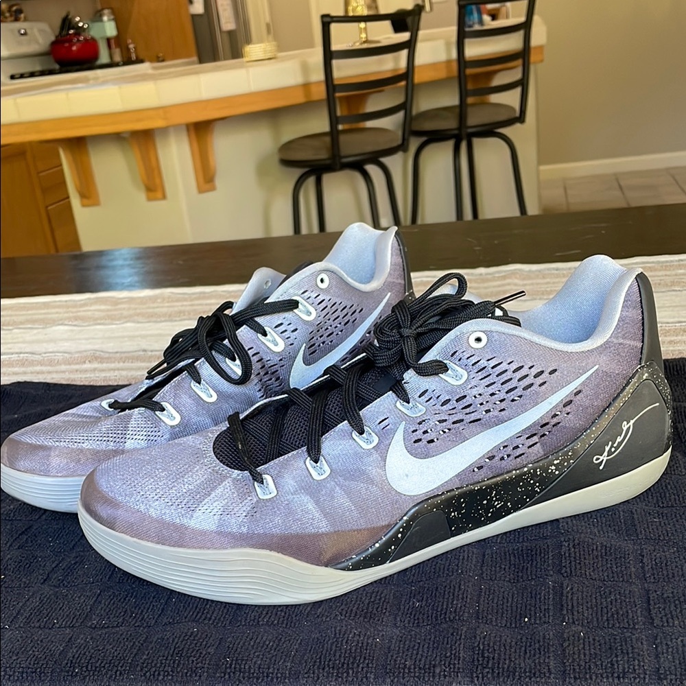Nike Kobe 9 EM Premium Black Metallic Silver 2014 652908-001 Size 13 Shoes